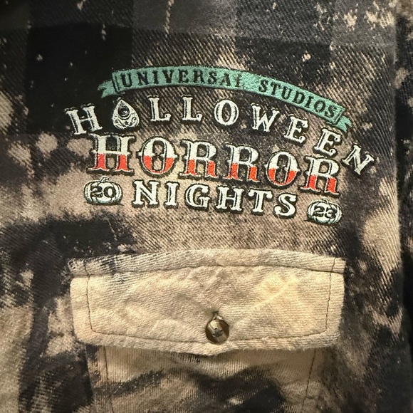 2023 Universal Studios Halloween Horror Nights Never Go Alone XL Cotton Flannel - Picture 5 of 6